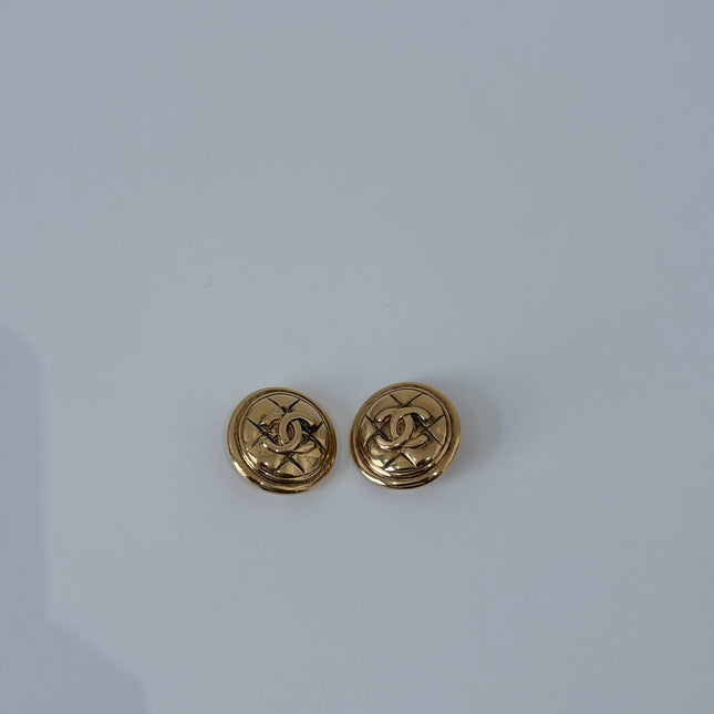 Boucles d’oreilles Chanel CC à clips rondes