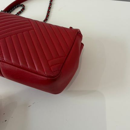 Sac Chanel bandoulière chevrons rouge