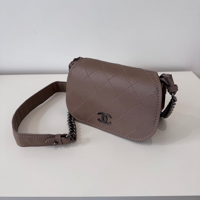 Sac Chanel demie lune marron glacé