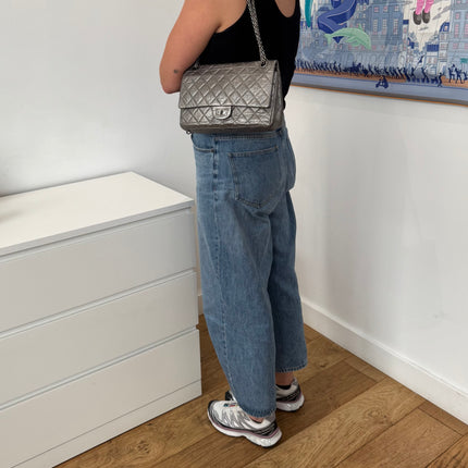 Sac Chanel 2.55 Argent Irisé 28cm
