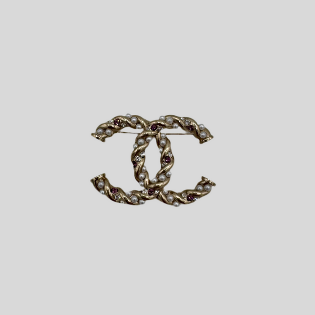 Broche Chanel double c perles