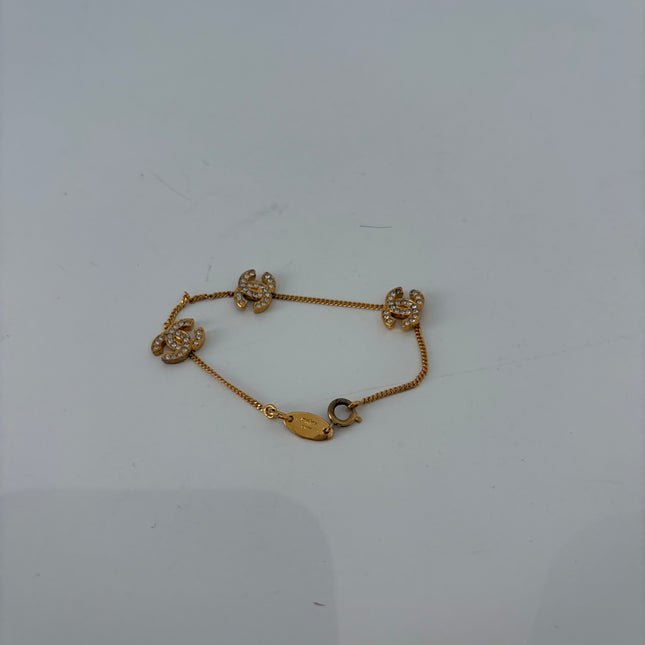 Bracelet Chanel Triple CC plaqué or & strass