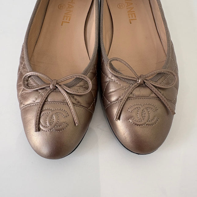 Ballerines Chanel matelassées T39