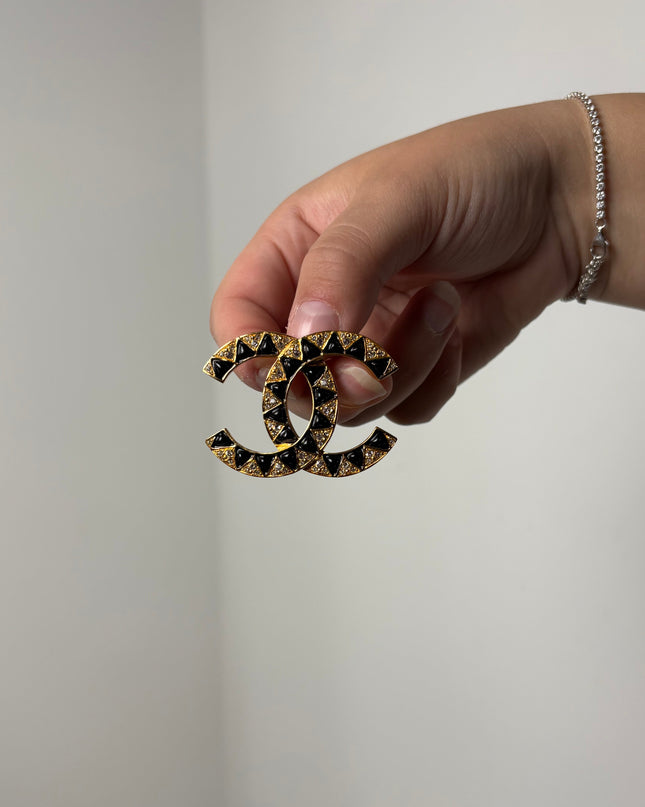 Broche Chanel double C