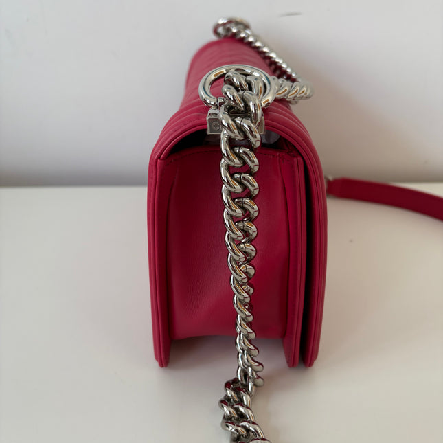 Sac Chanel Boy classique rose fushia