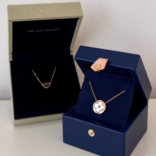 LES BIJOUX